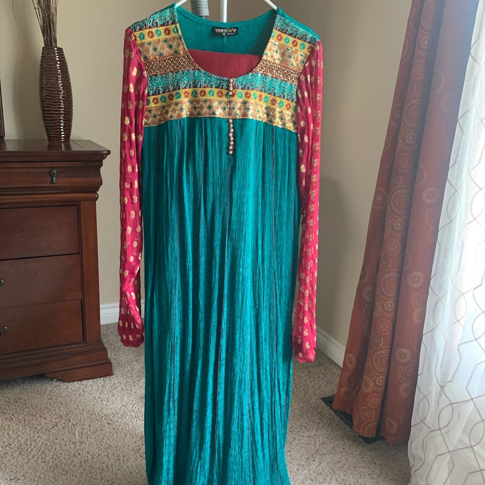 Pakisani/ Indian Dress